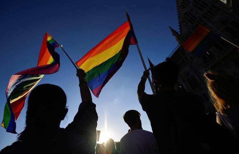 Demitido por igreja diz que foi alvo de homofobia; Justiça manda reintegrar